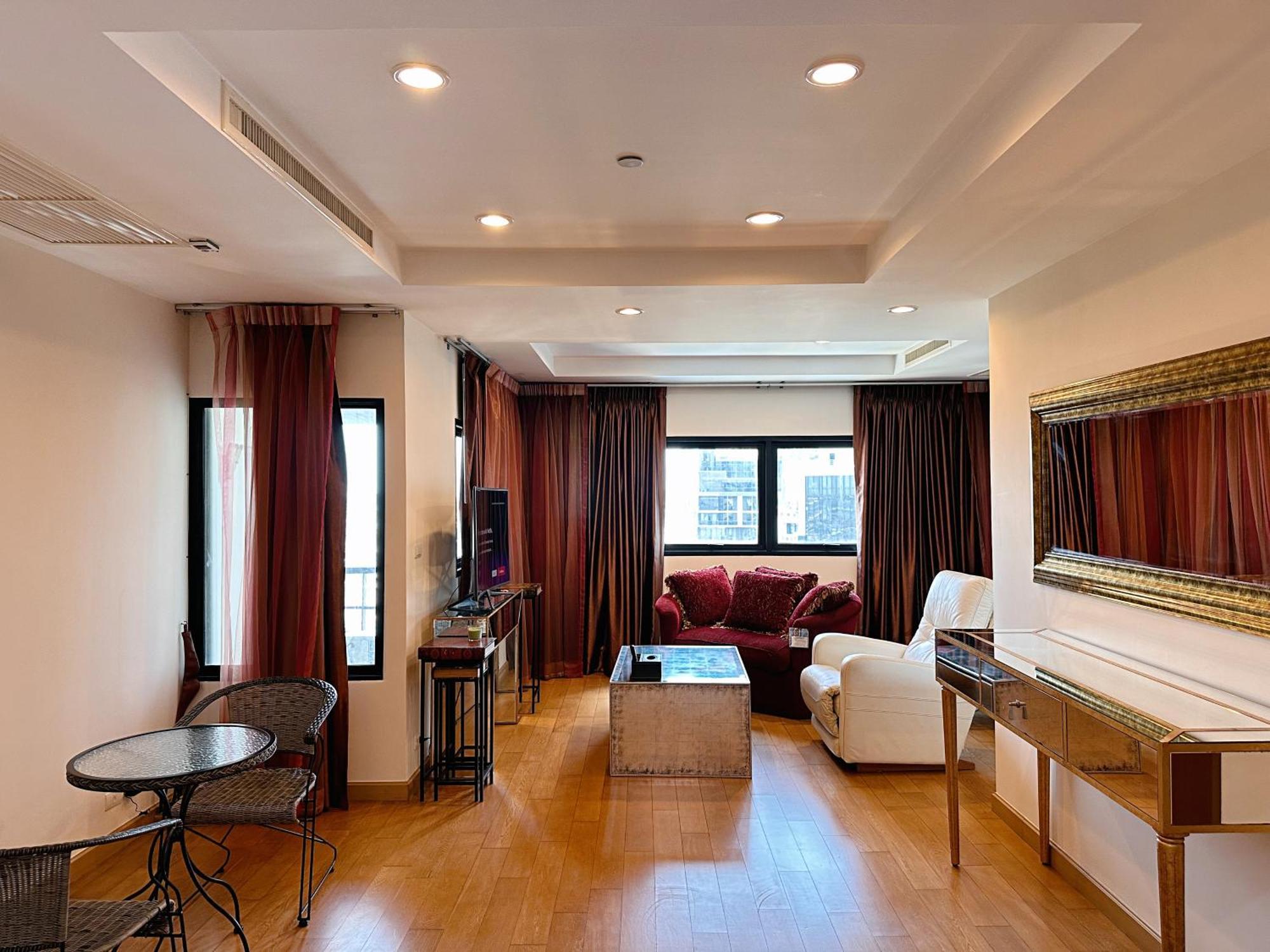 Sathorn Gardens By Ern Apartment *
